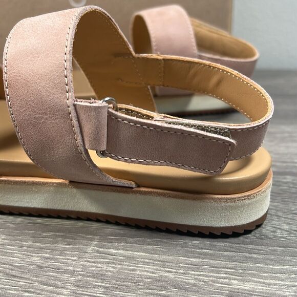 Nisolo Flat-Form Sandals Shoes - Picture 7 of 9